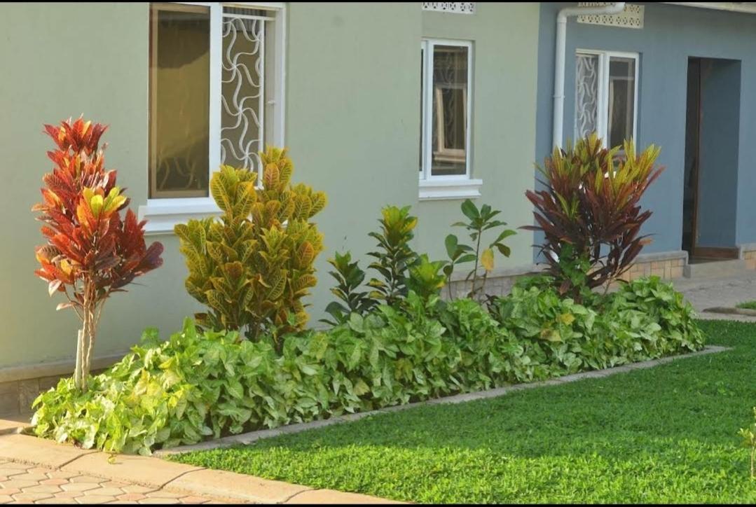 Migingo Suites Entebbe Esterno foto