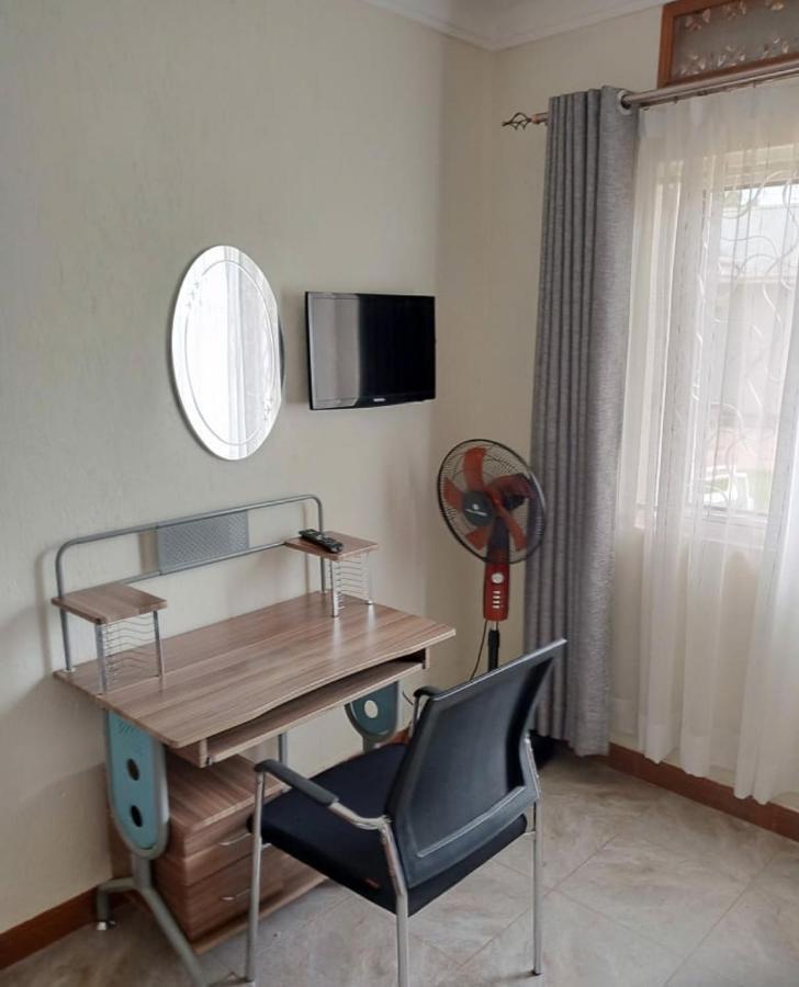 Migingo Suites Entebbe Esterno foto