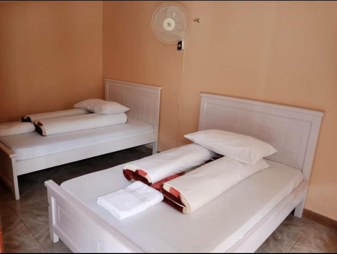 Migingo Suites Entebbe Esterno foto