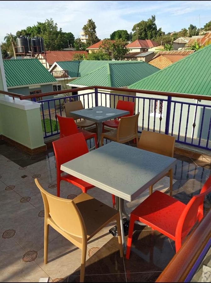Migingo Suites Entebbe Esterno foto