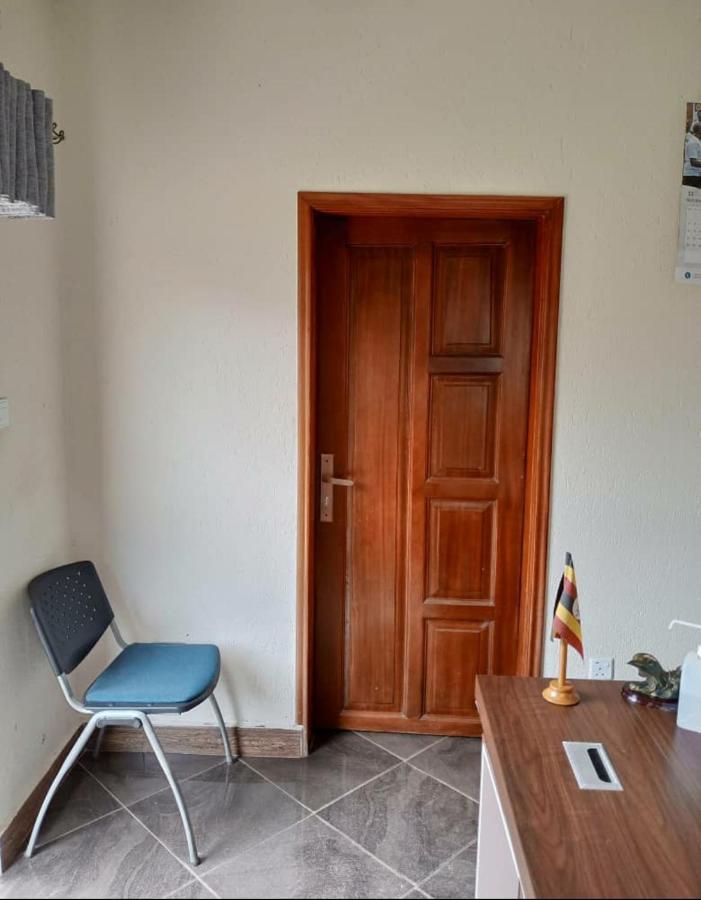 Migingo Suites Entebbe Esterno foto