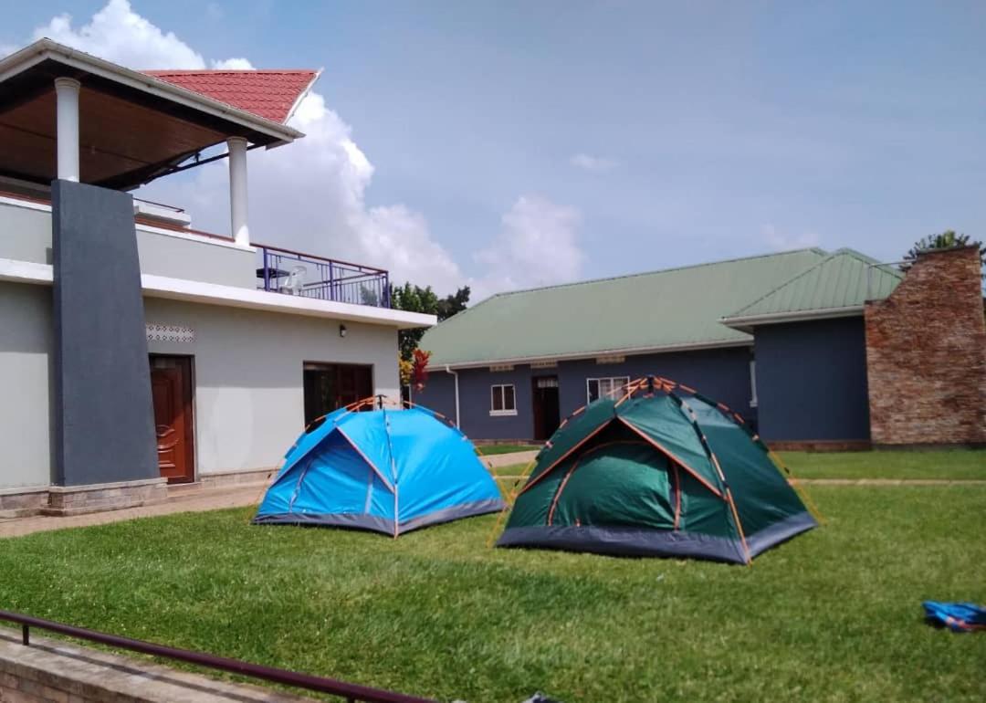 Migingo Suites Entebbe Esterno foto