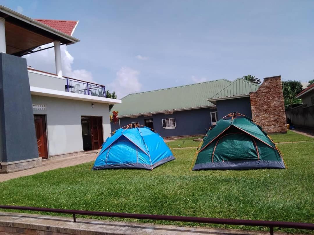 Migingo Suites Entebbe Esterno foto