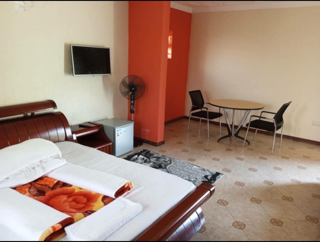 Migingo Suites Entebbe Esterno foto