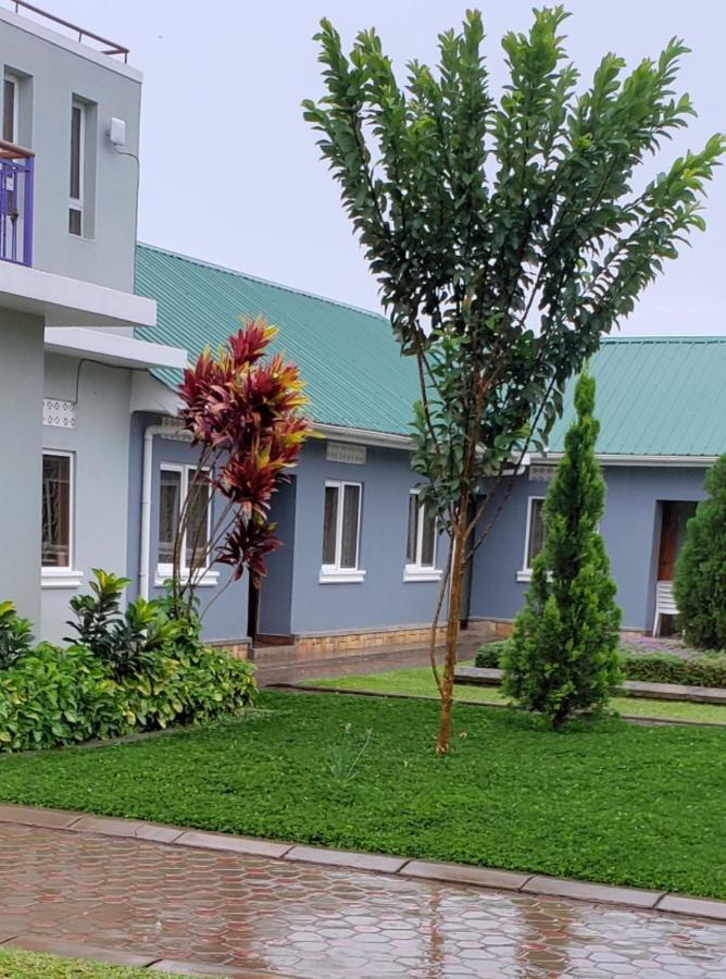 Migingo Suites Entebbe Esterno foto